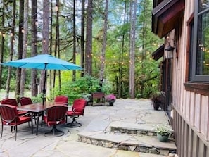 Patio vibes at the Knotty Lodge, Glacier WA, 30 minutes from Mt Baker ski area!