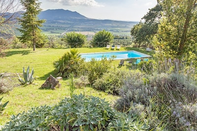 Splendid property  with swimming pool close to Rome