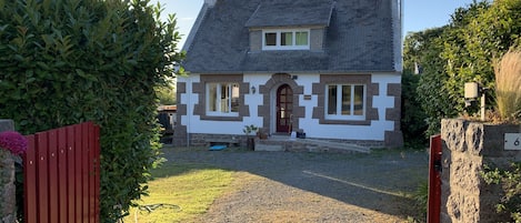 Bienvenue au TY LAND ! maison néo bretonne sur 1200 m2 de jardin avec garage 