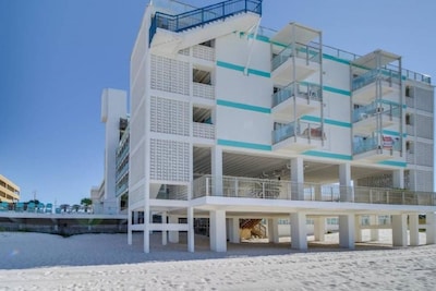 Gulf Front condo PRIVATE JACUZZI BATH and almost a mile of private gated beach.