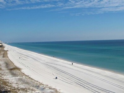 Gulf Front condo PRIVATE JACUZZI BATH and almost a mile of private gated beach.