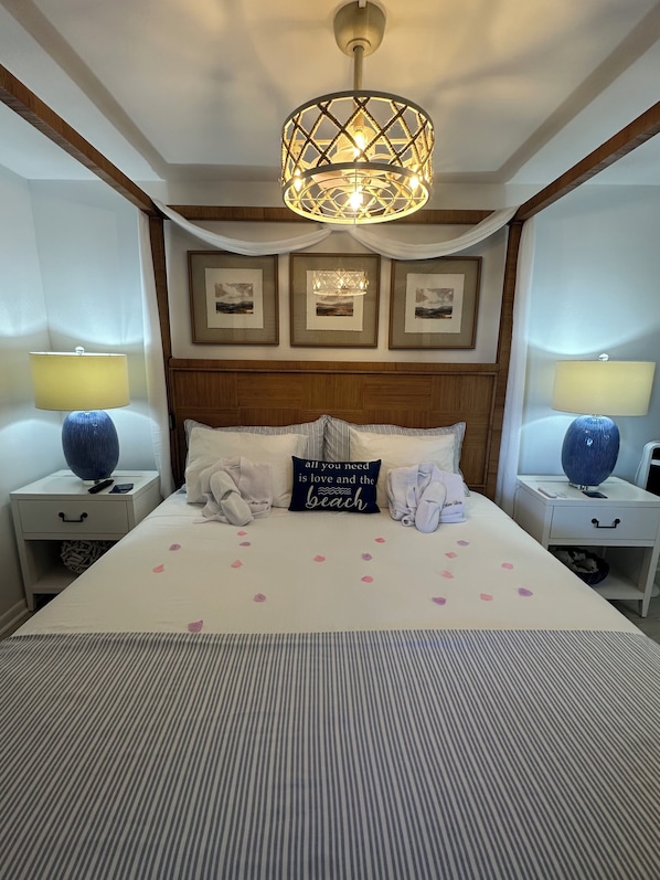 COUPLES GETAWAY, BREATHTAKING OCEANFRONT VIEW, HIGH-END, ADJUST KING, FREE PARK❤️