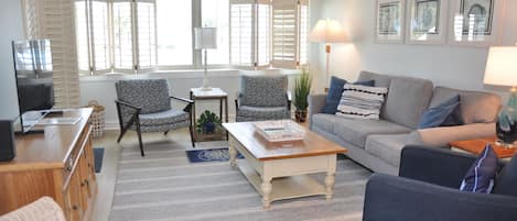 2025: freshly painted and new luxury vinyl flooring throughout unit Ready 4 YOU