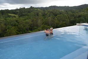 Infinity pool