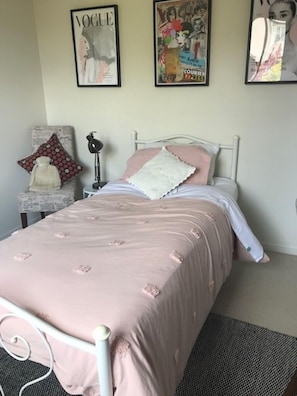 Single bedroom
