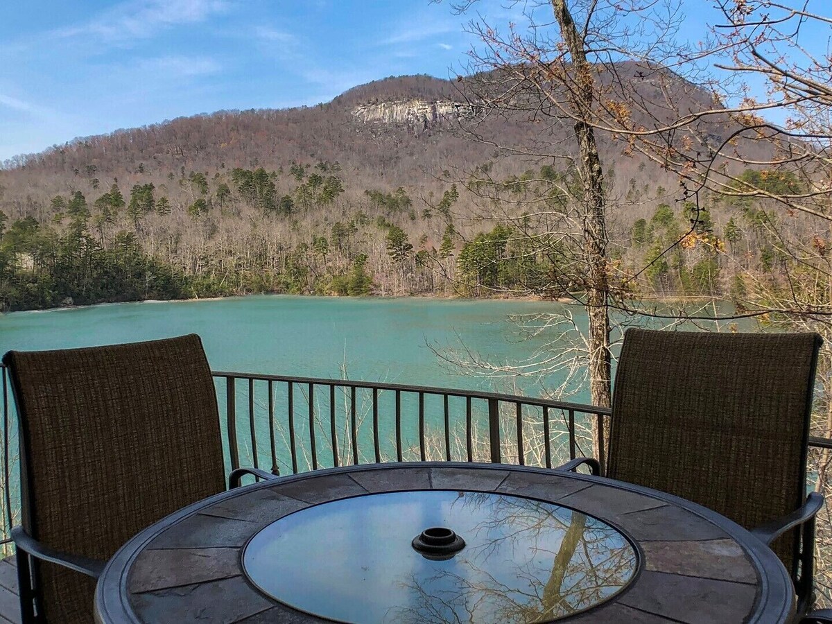 Le Petite Chateau – Lakefront – Two Kayaks – Upper / Lower Units – Mr. Lake Lure Vacation Rentals