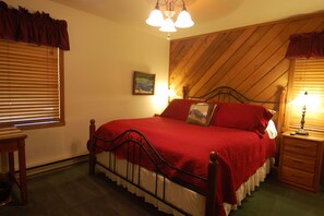 Bedroom 1 - King bed