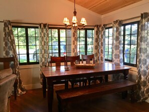 Dining space for 6
