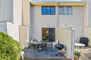 ,Front Elevation,