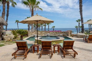 Stunning ocean views, well laid out home, fully stocked and with attentive staff