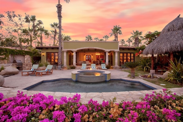 A spectacular home for your next vacation.