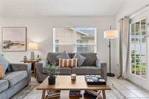 1623OakHillTr-11