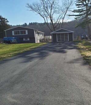Front of house,  long Driveway. Anough room for your boats and toys.