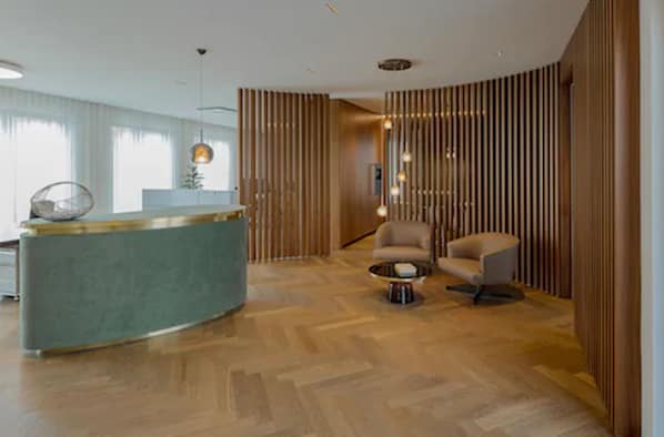 Lobby lounge