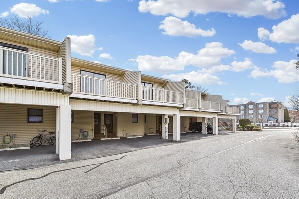 ,10 Lagoona Dr # 10,