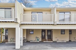 ,Front Elevation,