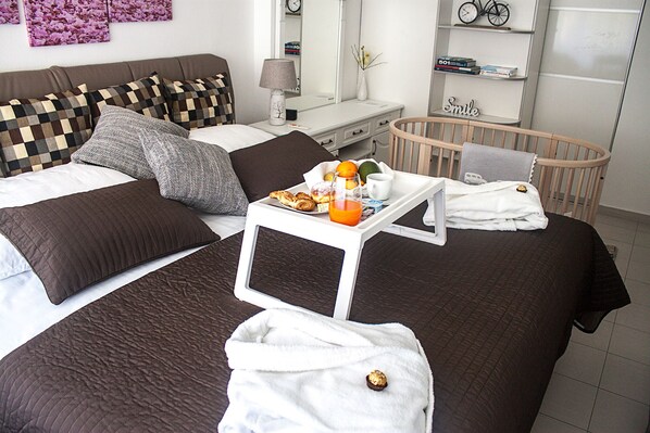 Bedroom with child bed