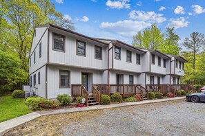 Exterior,425 Lekites Ave,