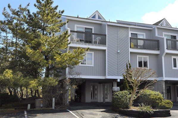 Exterior,Main,