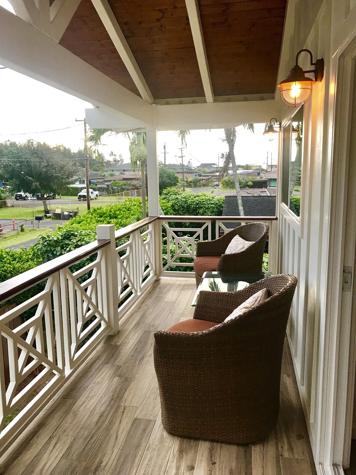 1-Bed, 1-Bath – Walk to Beach.