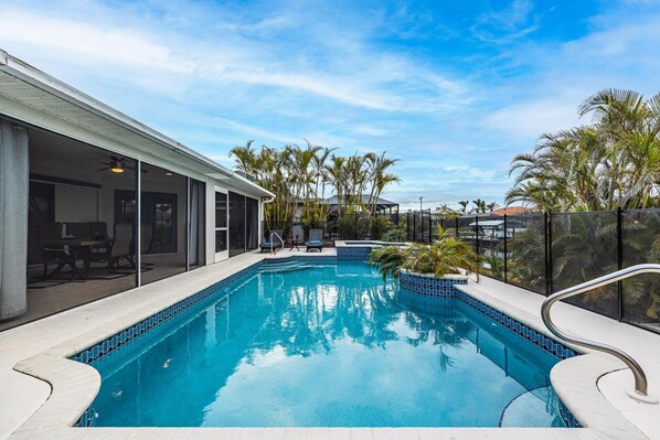 Heated pool and spa vacation rental in Cape Coral, Florida