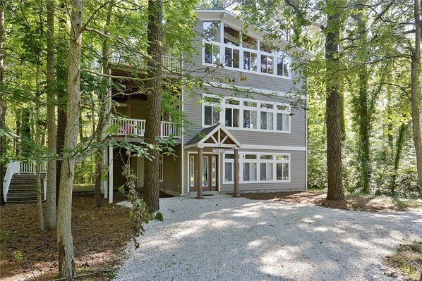 ,Front Elevation,