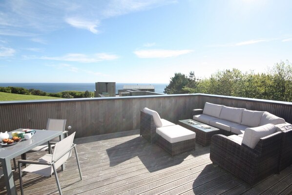 Roof Terrace - Amazing sea views !!