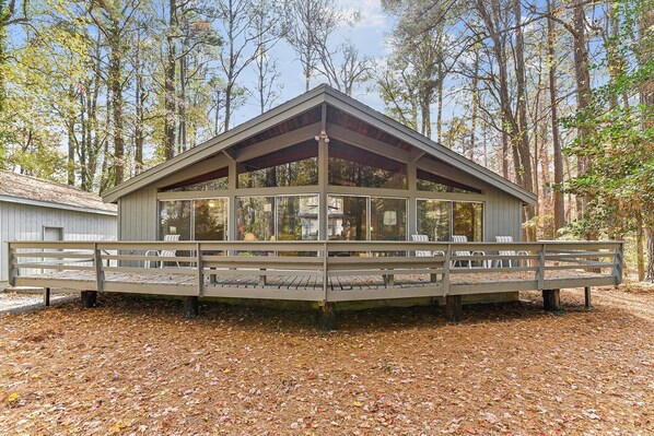 ,Front Elevation,