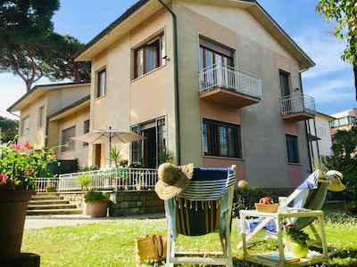 Ferienhaus mit Garten in der Nähe des Meeres