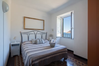 Private apartment in Cinque Terre, terrace sea view, 011030-LT-0124