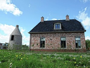 Stugans exteriör [sommar]
