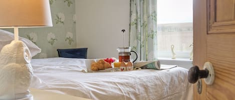 Breakfast in Bed, Linnet Cottage
