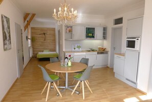 Ferienwohnung Symphonie(85qm) für max. 6 Personen mit großen Balkon-Symphonie Essen