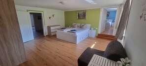 FeWo Riederhof 130 qm, 3 Schlafzimmer für bis zu 10 Pers-Zimmer Wildbarren