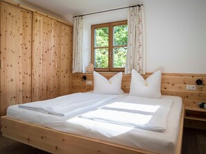 Zirbenholzschlafzimmer für Erholung pur