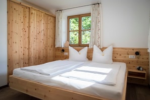 Zirbenholzschlafzimmer für Erholung pur