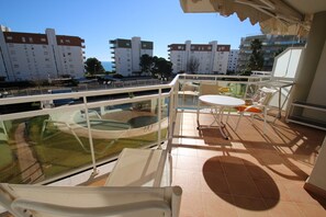 alquiler vacacional con vistas al mar y piscina en la Costa Dorada