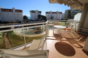 holiday rentals with sea views and pool on the Costa Dorada