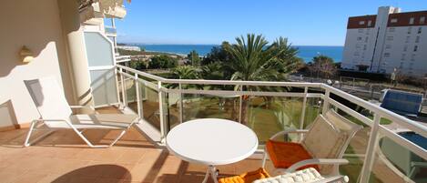 Seaview holiday accommodation in Miami Platja