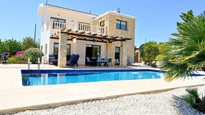 “This is the most perfect villa to stay in, it has everything you could ask for, location, accommodation and the price is reasonable. The host was very welcoming and accommodating when required. We will be requesting another stay sometime soon.” 03 Jun 2022.