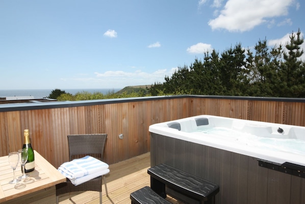 Outdoor spa tub