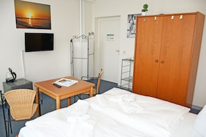 Budgetzimmer mit Dusche/WC auf dem Flur 21
