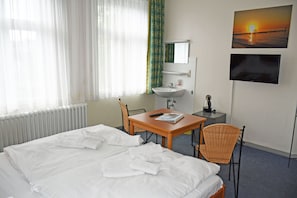 Budgetzimmer mit Dusche/WC auf dem Flur 21