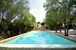 Pool bereich mit viel Privatsphäre