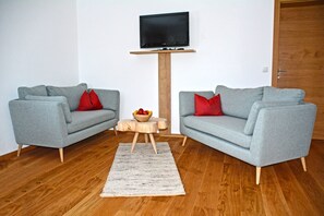 Ferienwohnung Apfelblüte 59 qm, zwei Schlafzimmer und Süd-Ost-Balkon-Wohnraum