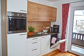 Ferienwohnung Apfelblüte 59 qm, zwei Schlafzimmer und Süd-Ost-Balkon-Wohnraum mit offener Küche