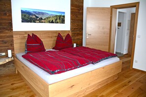 Ferienwohnung Apfelblüte 59 qm, zwei Schlafzimmer und Süd-Ost-Balkon-Schlafzimmer