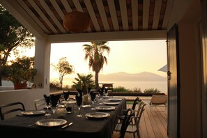 Outdoor dining