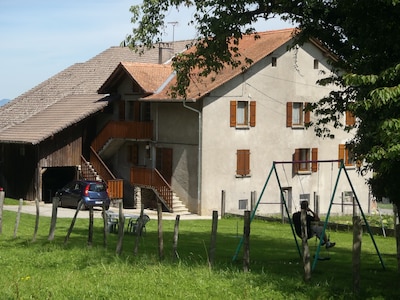 T3 AVEC JARDIN, ENTRE LAC ET MONTAGNE