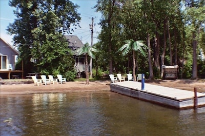 Lure Cottage, Right on the beech. Palm Trees, Free Motor Boat. 